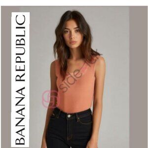 Y2K Banana Republic Fitted Sleeveles Top Stretch Knit Queen Anne Neckline U-Neck